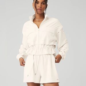 NWOT - Alo Yoga Ready Set ( Jacket + Shorts ) size XS in Ivory
